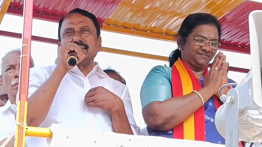 `இரட்டை இலைக்கு வாக்களியுங்கள்' - பழைய நினைவில் பேசிய செங்கோட்டையன்; சட்டென சுதாரிப்பு!