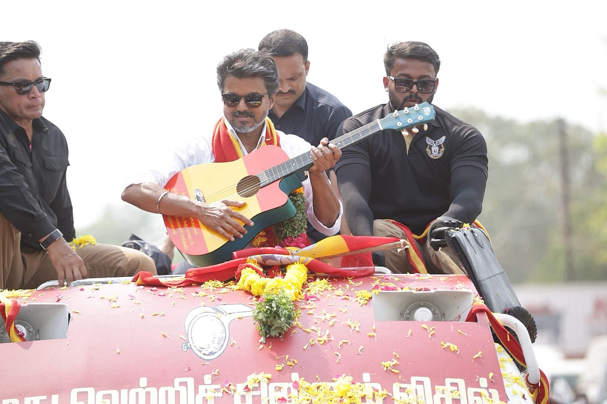பிரசாரத்துக்கு விடுமுறை எடுக்கும் விஜய் - கவலையில் தவெக வேட்பாளர்கள்?