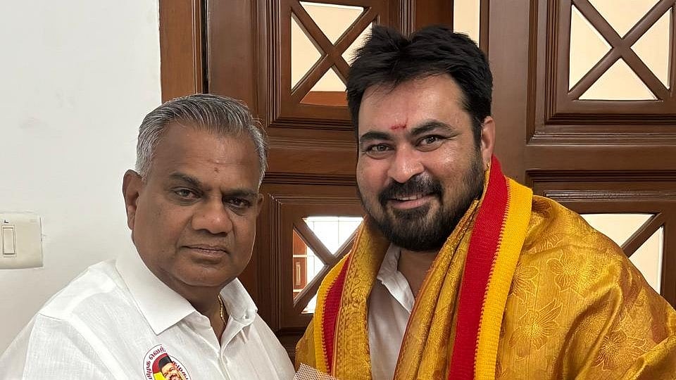 தவெக-வில் இணைந்தார் 'பிக்பாஸ்' தினேஷ்! 