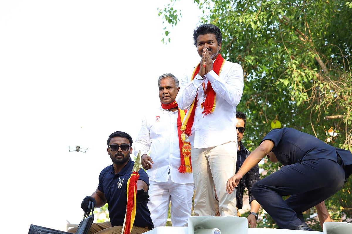 'நேரமிருந்தும் பிரச்னைகளை பேச மறுத்த விஜய்; ஏமாற்றமடைந்த தவெக தொண்டர்கள்!' - என்ன நடந்தது?