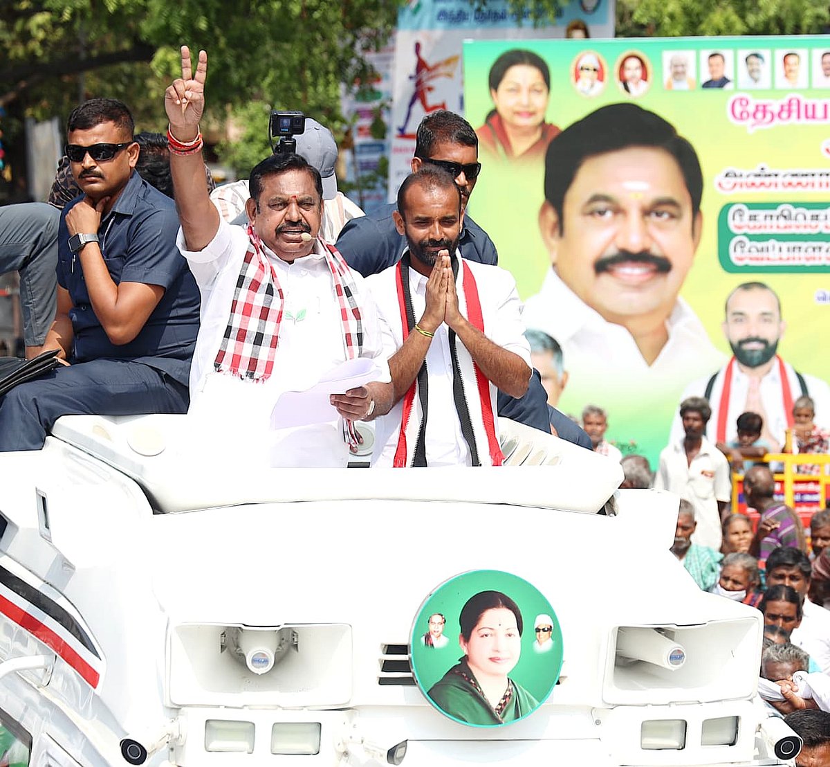 `வந்து கெஞ்சி கண்ணீர் விட்டார்; மதிப்புக்காக அடக்கி வாசிக்கிறேன்!' - செங்கோட்டையனைச் சாடிய இபிஎஸ்