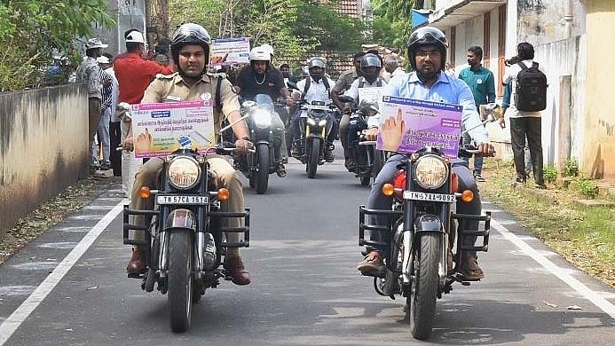 திண்டுக்கல்: 100 சதவீத வாக்குப்பதிவை வலியுறுத்தி வாகன பேரணி; மாவட்ட ஆட்சியர் பங்கேற்பு | Photo Album