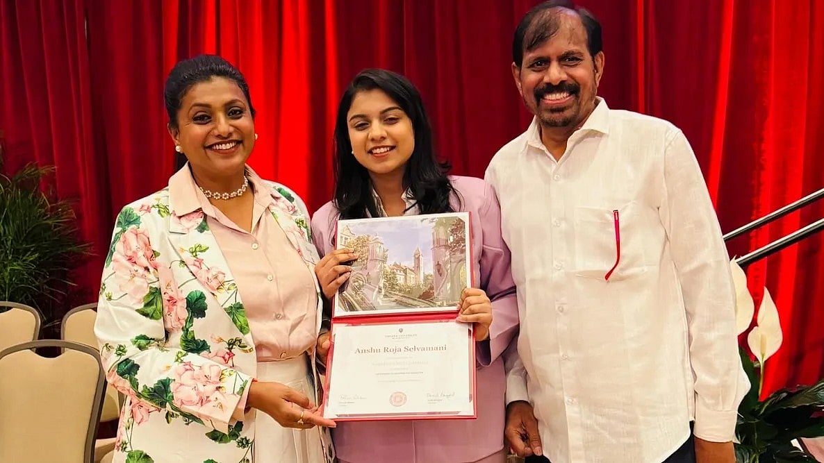 அமெரிக்காவில் சரித்திரம் படைத்த ரோஜா - செல்வமணி மகள் - திறமைக்கு கிடைத்த Herman B Wells விருது!