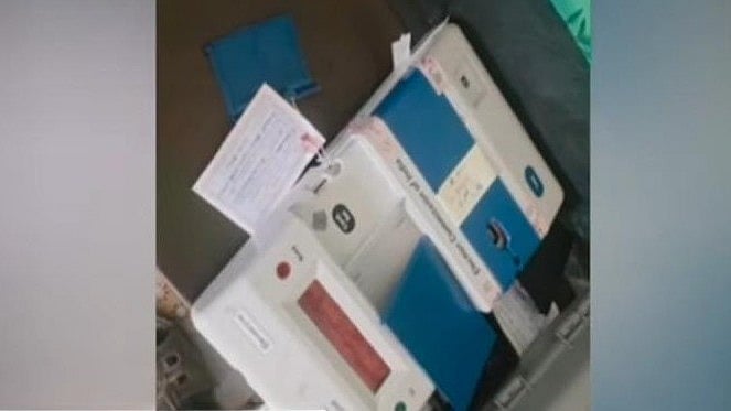 திருவண்ணாமலை: வாக்குப்பதிவு இயந்திரத்தை உடைத்து நொறுக்கிய ஏஜென்ட்; காவல்துறை விசாரணை!