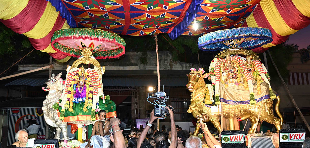 சித்திரை திருவிழா: சுவாமி, அம்பாள் தங்க ரிஷப, வெள்ளி ரிஷப  திருவீதியுலா