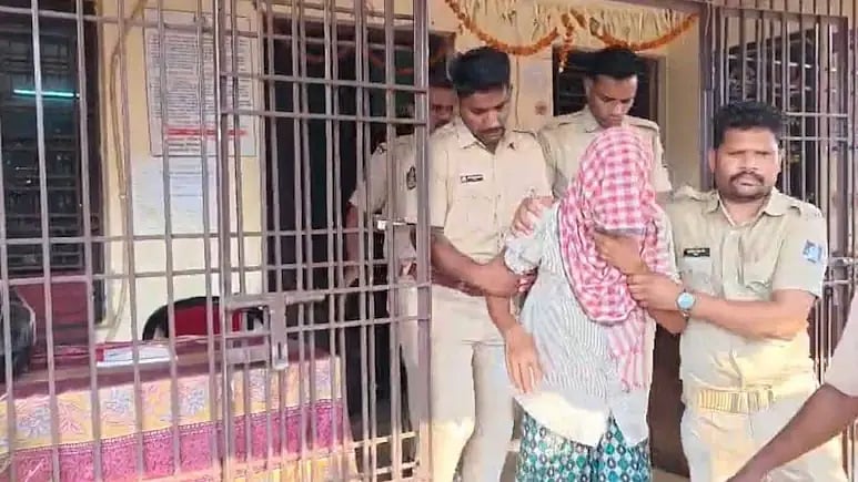 மகளிர் விடுதிக்குள் நுழைந்து மாணவியை  வன்கொடுமை செய்த மளிகைக்கடைக்காரர் - ஒடிசாவில் அதிர்ச்சி 