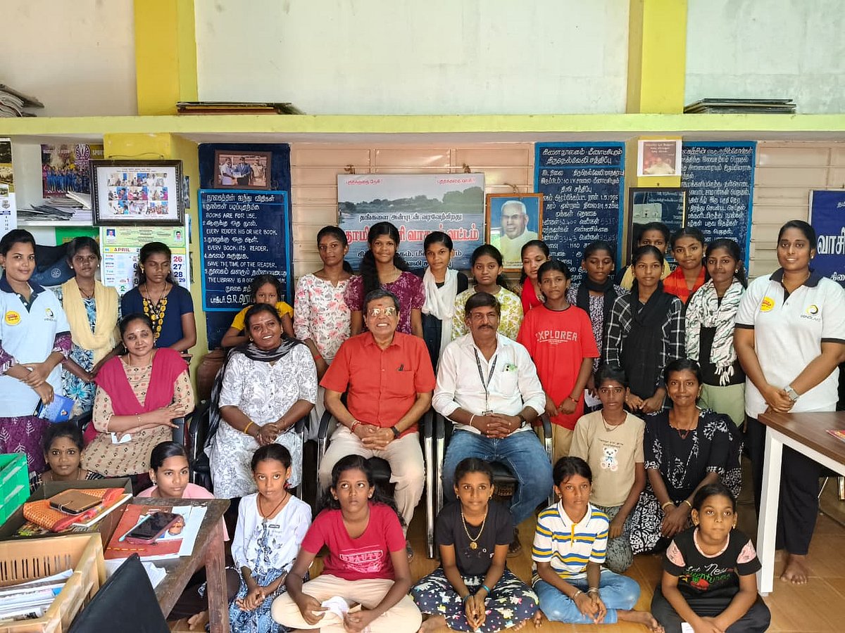 நெல்லை: ஒரே நாளில் 100 மாணவர்களை அரசு நூலகத்தில் இணைத்து சாதனை;  நூலகர் சி.அகிலனின் அசத்தல் முயற்சி!