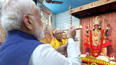 'அசைவ உணவுக்கு எதிரானவர்கள் அல்ல' - மம்தா புகாருக்கு மீன்குழம்பு சாப்பிட்டு சத்தியம் செய்த பாஜகவினர்