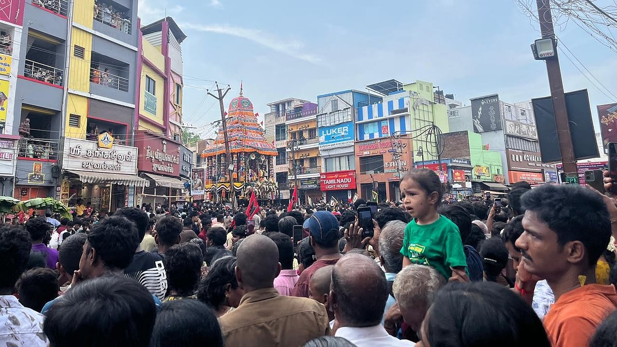 பக்தி பரவசத்தில் மதுரை சித்திரை திருவிழா தேரோட்டம்! - பல்லாயிரக்கணக்கான பக்தர்கள் பங்கேற்பு