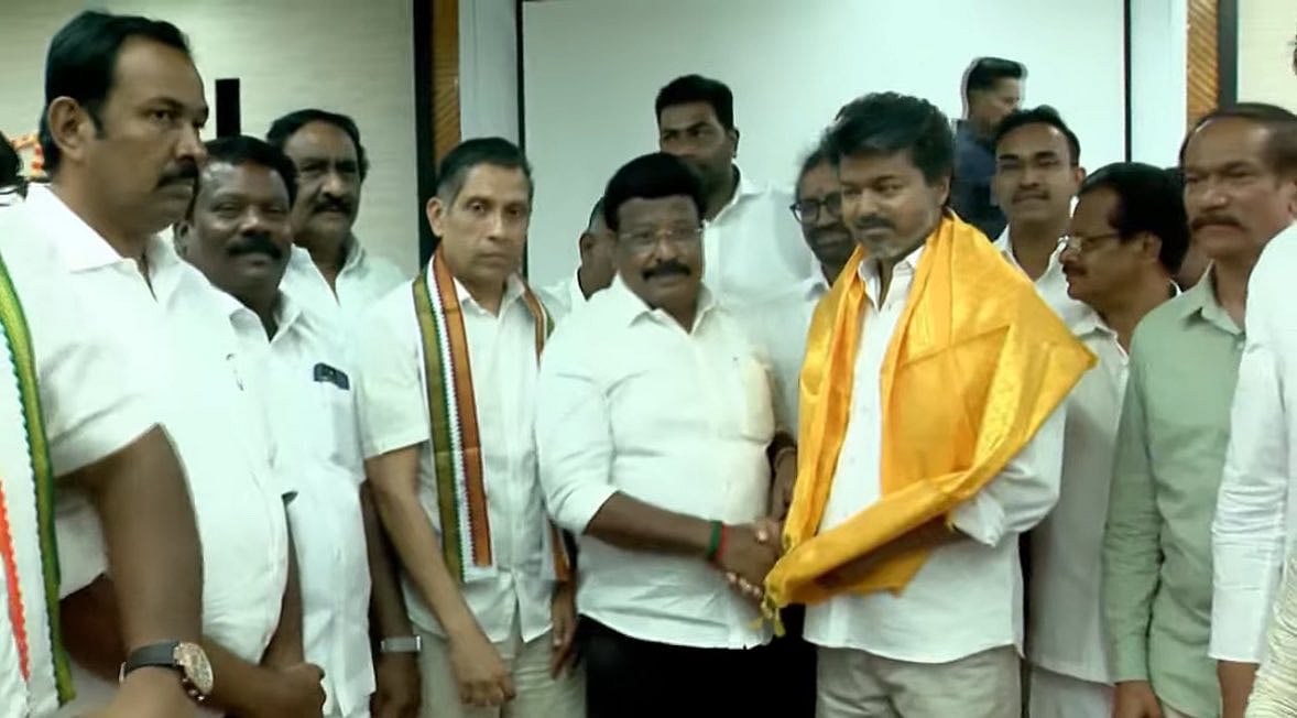 ஆரத்தழுவி வரவேற்ற தவெக: ஆதரவு கடிதத்தை விஜய்யிடம் வழங்கிய காங்கிரஸ்! - அடுத்தக்கட்ட நடவடிக்கை என்ன?