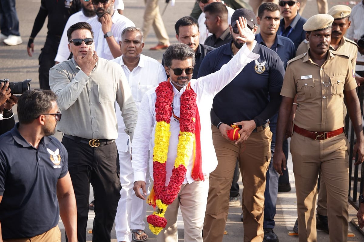 'ஜோசப் விஜய் எனும் நான்...' - ஆதரவு கொடுத்த விசிக, கம்யூக்கள், இ.யூ.எம்.எல்; முதல்வராகும் விஜய்!