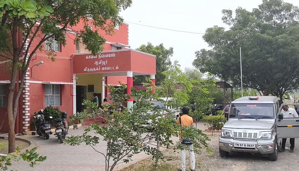 விருதுநகர்: கண்களில் மிளகாய்பொடி தூவி கொலை செய்யப்பட்ட வி.சி.க முன்னாள் நிர்வாகி - நடந்தது என்ன? 