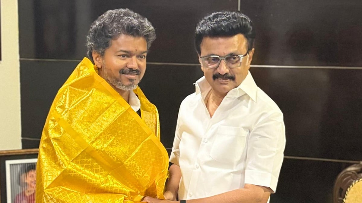 ஸ்டாலின் - விஜய் சந்திப்பு: ஆரத்தழுவி வரவேற்ற உதயநிதி, கைபிடித்து அழைத்துச் சென்ற ஸ்டாலின்!