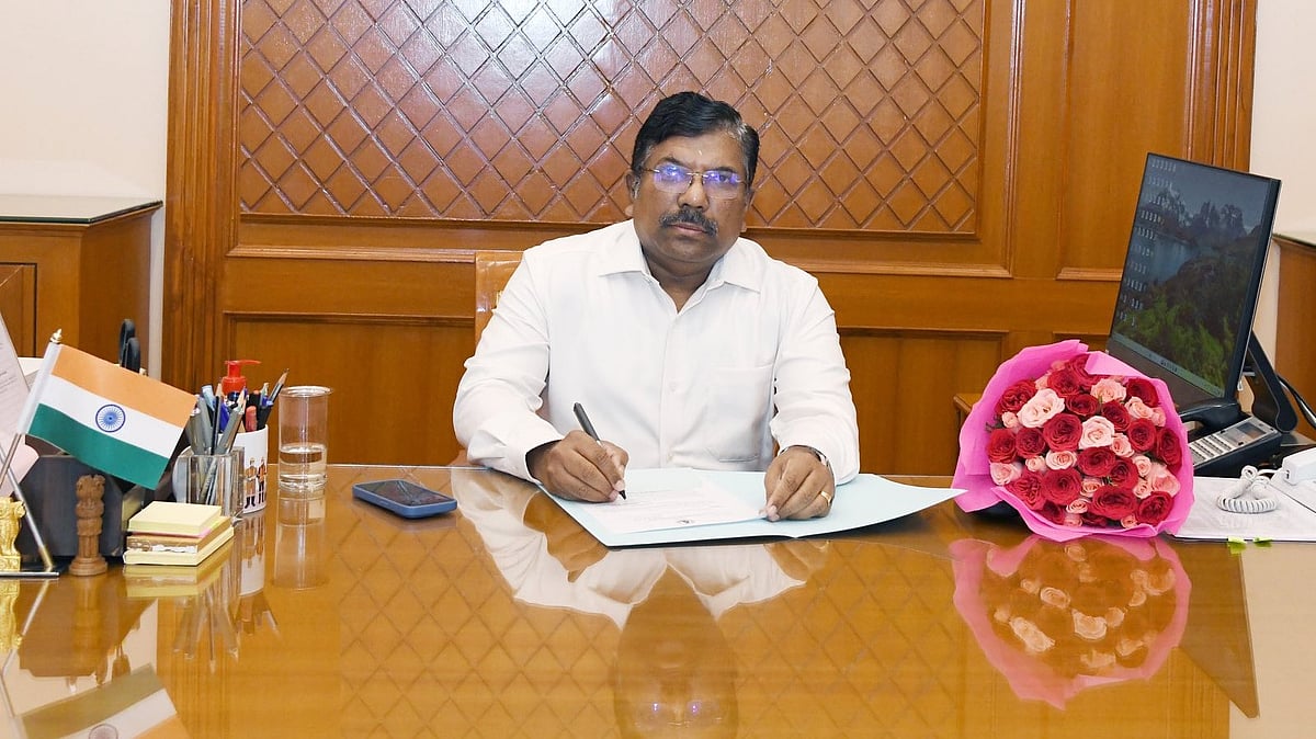 IAS அதிகாரிகள் அதிரடி மாற்றம்: நிதித்துறை, டாஸ்மாக் நிறுவனத்திற்கு புதிய மேலாண் இயக்குநர்கள் நியமனம்