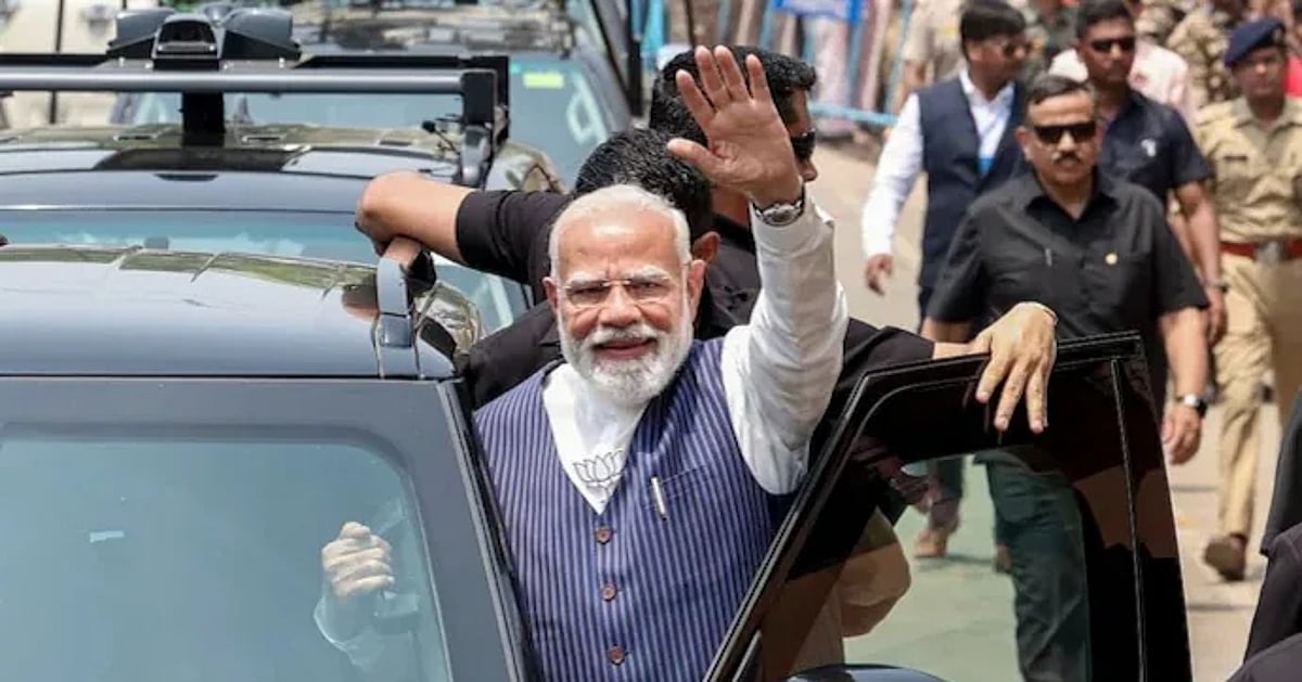உலகளாவிய எரிசக்தி நெருக்கடி: பாதுகாப்பு வாகனங்கள் குறைப்பு - இரண்டே வாகனங்களுடன் பிரதமர் மோடி!