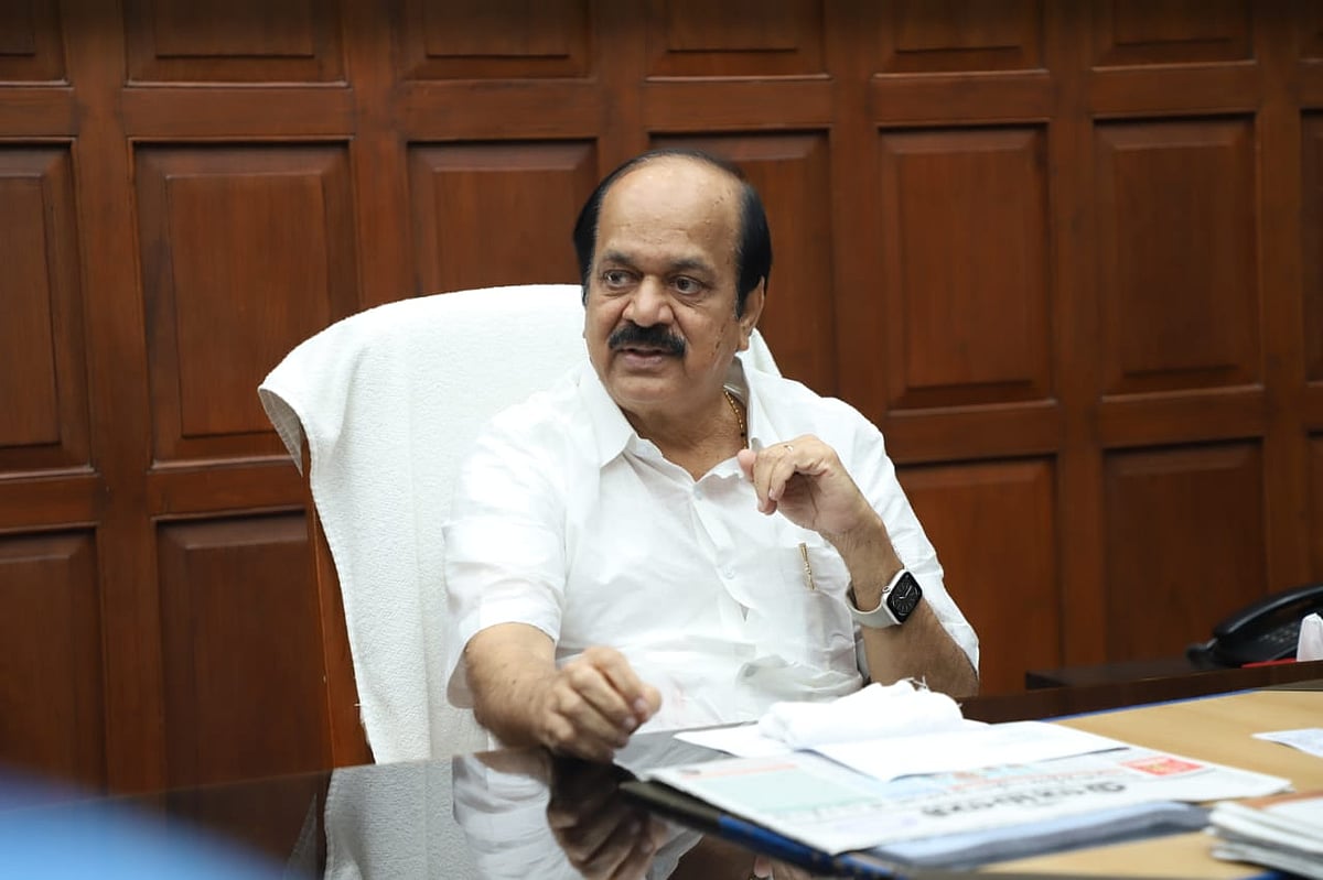 `எத்தனை தடவை தேசிய கீதம் போடணும்னு நான் முடிவு பண்ணிப்பேன்!' - அவையில் கடுப்பான சபாநாயகர்