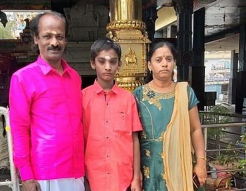 "17 நாள்களாக தனி மனிதனாகப் போராடிக் கொண்டிருக்கிறேன்"- நடிகர் முத்துக்காளையின் மனைவிக்கு என்னாச்சு?