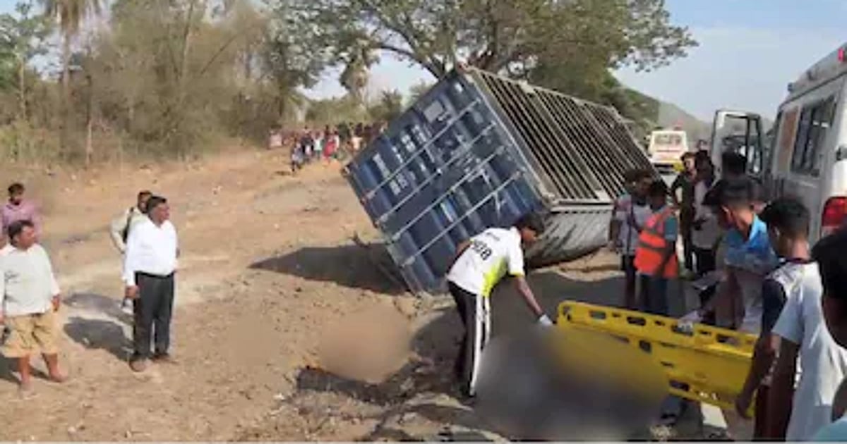 மும்பை: ஒரு கி.மீ. தூரத்தைக் குறைக்க குறுக்கு வழி; லாரி மீது கண்டெய்னர் மோதி 13 பேர் பலி