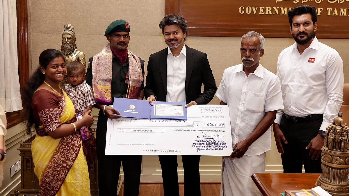 `இன்னுயிரையும் பொருட்படுத்தாத அர்ப்பணிப்பு'- கீர்த்தி சக்ரா தேனி ராணுவ வீரரை கௌரவித்த முதல்வர் விஜய்