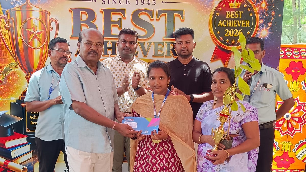 பொதுத்தேர்வில் தேர்ச்சி பெற்றவர்களுக்கு உதவித்தொகை - கல்விக்குக் கரம்கொடுக்கும் வடிவேல் கிராக்கர்ஸ்!