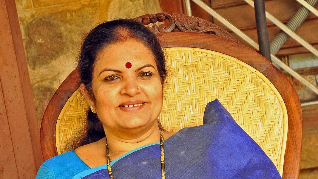 இருமுறை மேயர்; அமமுக அமைப்புச் செயலாளர்! - தவெக-வில் இணையும் முயற்சியில் சாருபாலா தொண்டைமான்?
