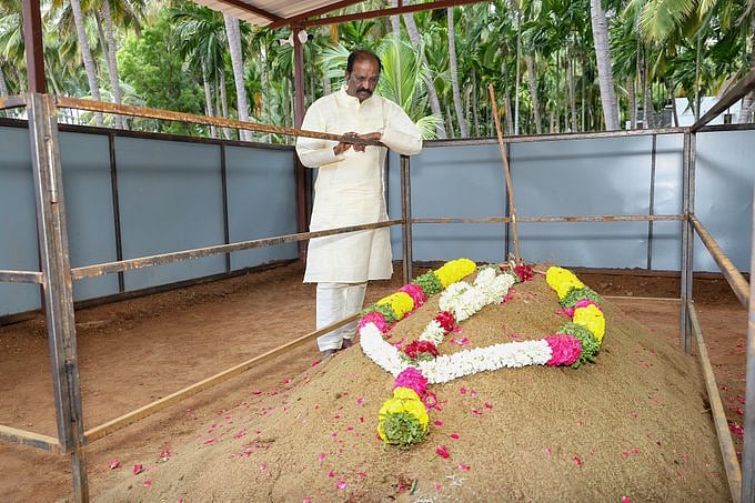 'விஜய்யைச் சந்திக்கவும் தயங்கமாட்டேன்..!'- பாரதிராஜாவுக்கு மணிமண்டபம் அமைக்க வைரமுத்து கோரிக்கை 