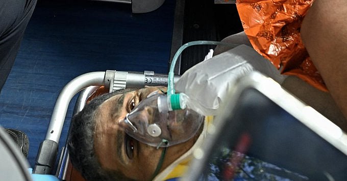 வெனிசுலா: `நான் உயிரோடு இருப்பதை என் மனைவியிடம் சொல்லாதீங்க' - இடிபாடுகளில் சிக்கியவரின் கோரிக்கை