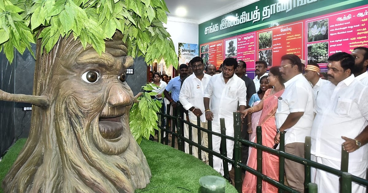 பேசும் மரபொம்மை; ஏ.ஐ தொழில்நுட்ப ஐன்ஸ்டீன் உருவ சிலை - கவனம் ஈர்க்கும் வேலூர் அருங்காட்சியகம்!