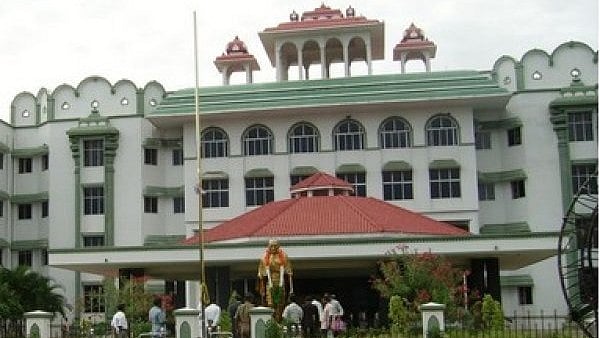 கரூர்: `நெரிசலில் இறந்தவர்களின் குடும்பங்களுக்கு தற்காலிக அரசு பணி வழங்கலாம்' - உயர் நீதிமன்றம் 