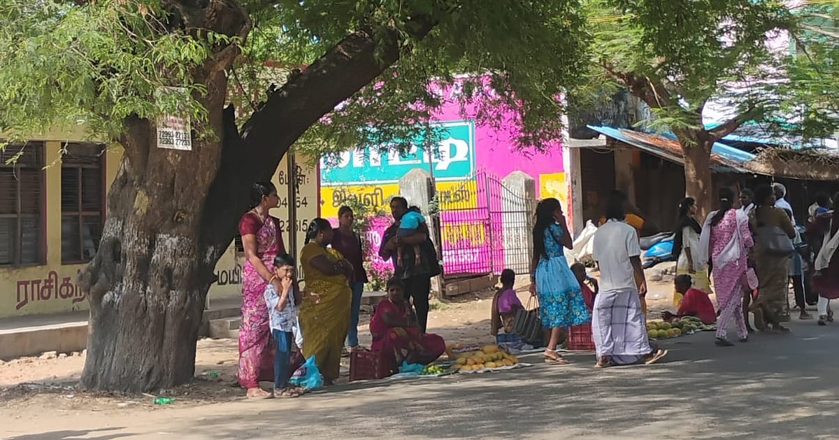 பூம்புகார்: வெயில் மழையில் தவிக்கும் சுற்றுலா பயணிகள்: எப்போதுதான் அமைக்கப்படும் பேருந்து நிறுத்தம்?