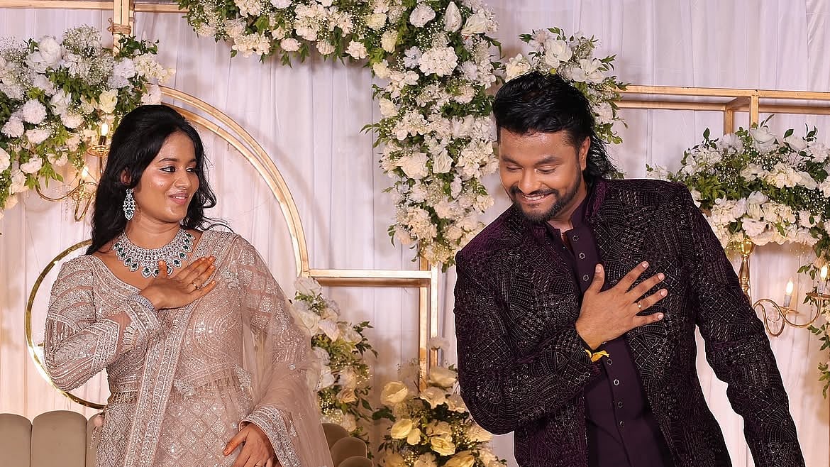 Brigida Saga: 'தங்கமே தங்கமே சந்தனம் வைக்குற தங்கமே!' - நடிகை பிரிகிடா நிச்சயதார்த்த கிளிக்ஸ்|Photos