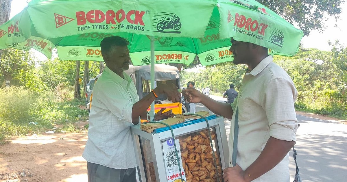 `5 பஃப்ஸ் ₹20; ஒரு நாளைக்கு ₹600 சம்பாத்தியம்... எனக்கு இது போதும்!'- கோவை பஃப்ஸ் காமராஜின் மனஉறுதி