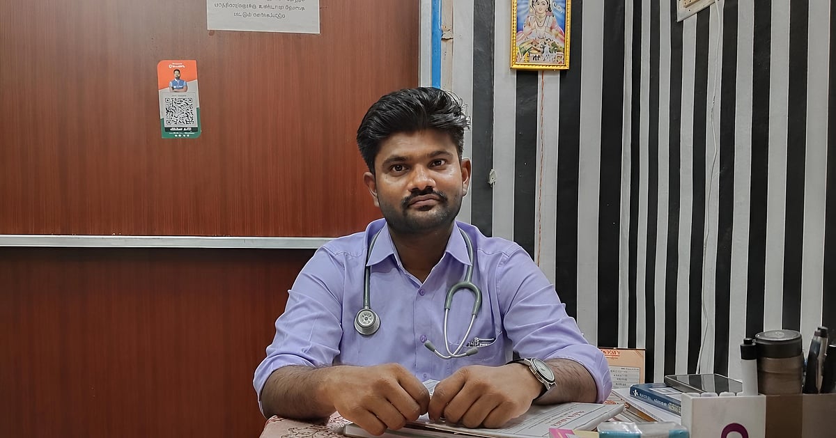 பள்ளி மாணவர்களுக்கு இலவச சிகிச்சை... சேவையால் மனங்களை வென்ற அம்பாசமுத்திரம் மருத்துவர்!