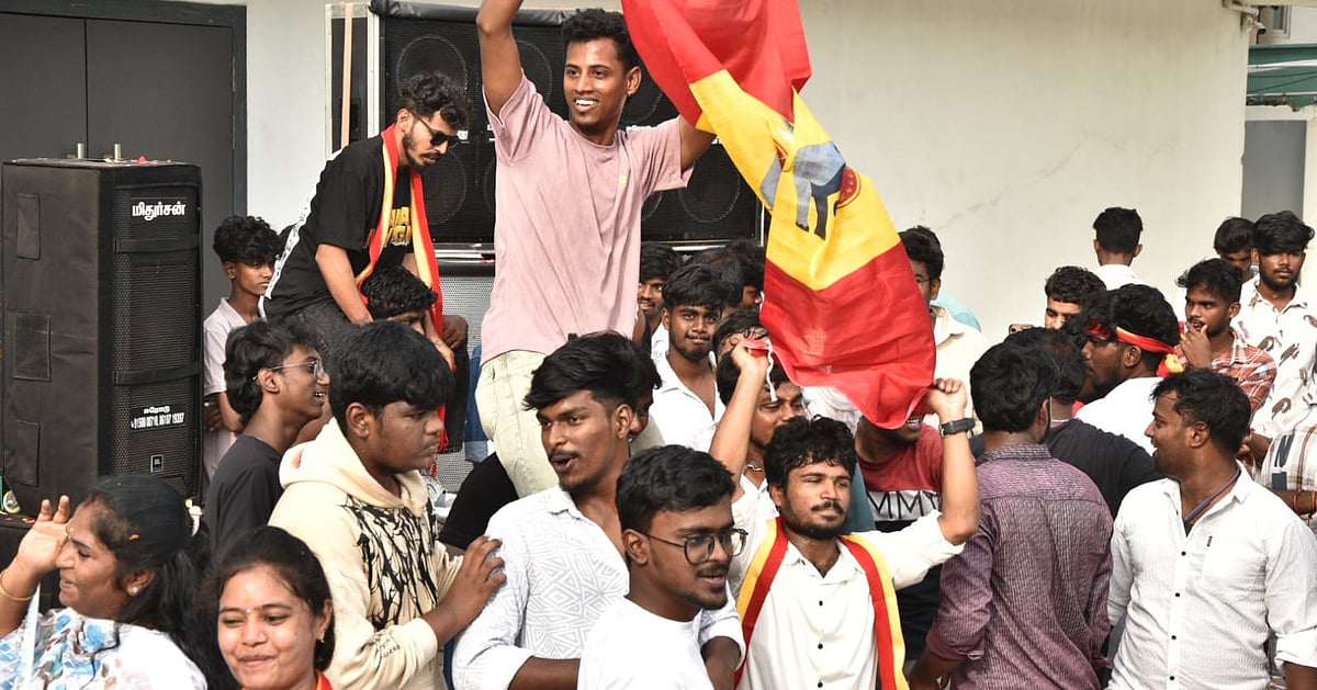 Jana Nayagan: ஈரோடு தியேட்டர்களில் 'ஜன நாயகன்'; ரசிகர்கள் கொண்டாட்டம்! | Photo Album