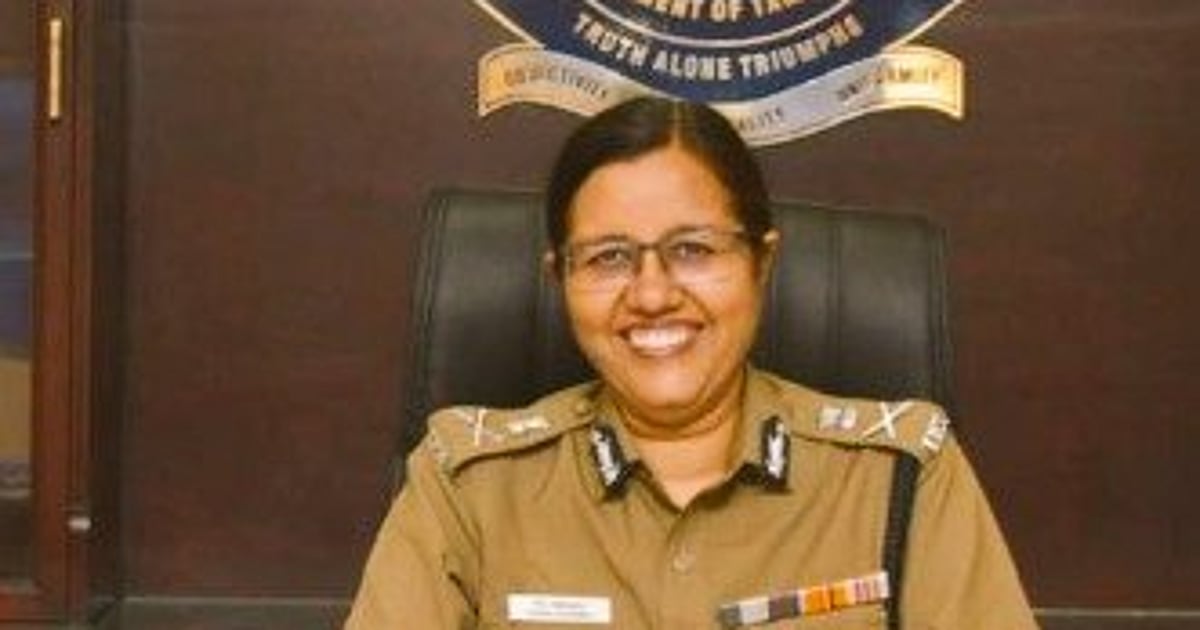 `மாணவர்களுக்கு பாடம் சொல்லிக் கொடுப்பதில் எனக்கு மிகுந்த மகிழ்ச்சி'- ஆசிரியராக மாறிய ஓய்வுபெற்ற IPS