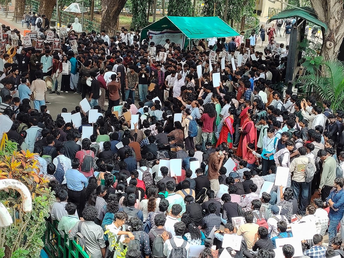 வகுப்புகள் புறக்கணிப்பு; ஜந்தர் மந்தர் பாணி திரள்! - சென்னையில் வேகமெடுக்கும் காக்ரோச் போராட்டம்?