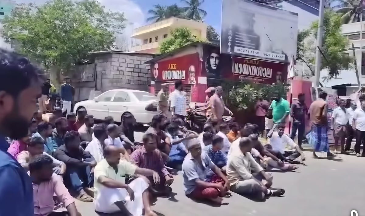 குமரி: கனிமவள லாரிகளுக்கு கட்டுப்பாட்டை நீக்கக் கோரி மறியல்; லாரி டிரைவர்கள் மீது கேரள போலீஸ் தடியடி