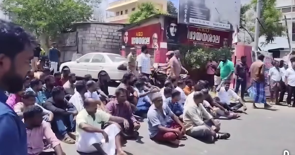 குமரி: கனிமவள லாரிகளுக்கு கட்டுப்பாட்டை நீக்கக் கோரி மறியல்; லாரி டிரைவர்கள் மீது கேரள போலீஸ் தடியடி