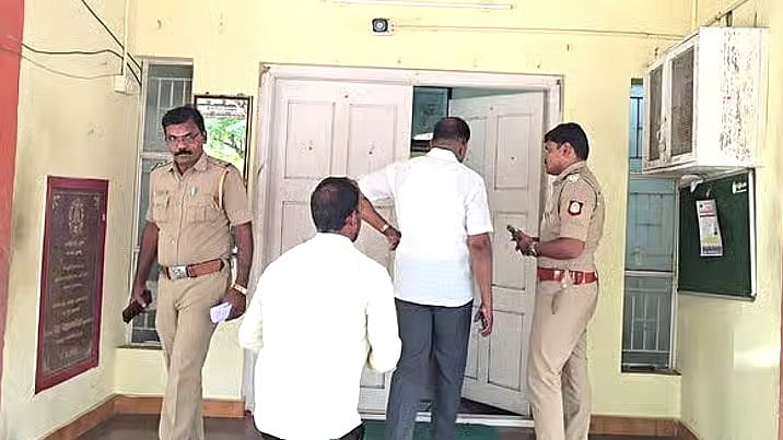 திருப்பத்தூர்: விபத்து வழக்கில் காரை விடுவிக்க லஞ்சம்; கையும் களவுமாகப் பிடிபட்ட எஸ்.எஸ்.ஐ கைது