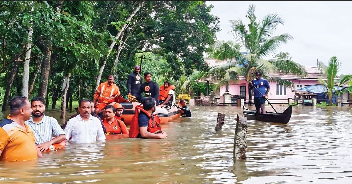 கேரளாவில் கனமழை மற்றும் நிலச்சரிவு: 15 பேர் பலி