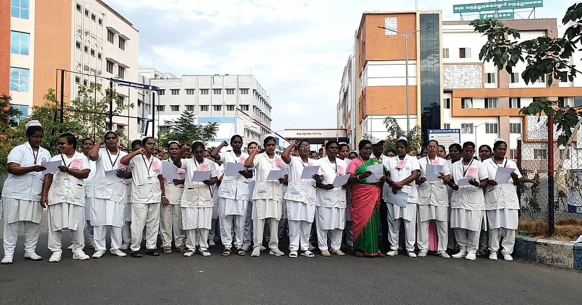 திண்டுக்கல் அரசு மருத்துவமனையில் செவிலியர்கள் 3 அம்ச கோரிக்கைகளை வலியுறுத்தி ஆர்ப்பாட்டம்