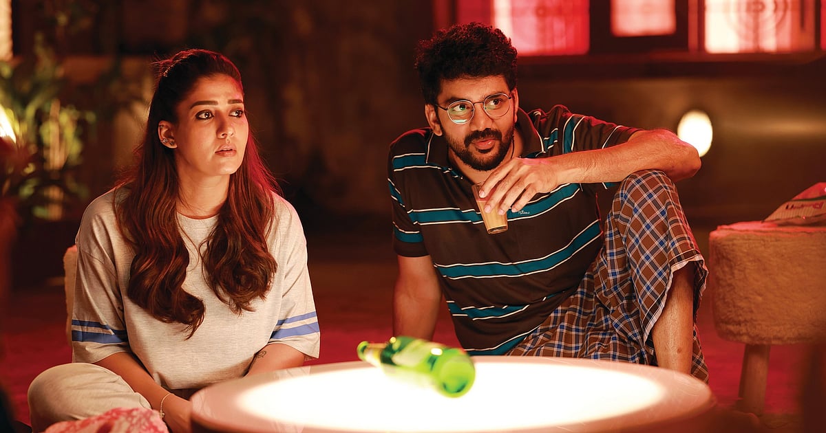 Hi Movie Review: சிரிப்பும் சென்டிமென்ட்டும் கலந்த சிம்பிள் குடும்ப சித்திரம்! கலகலக்க வைக்கிறதா?