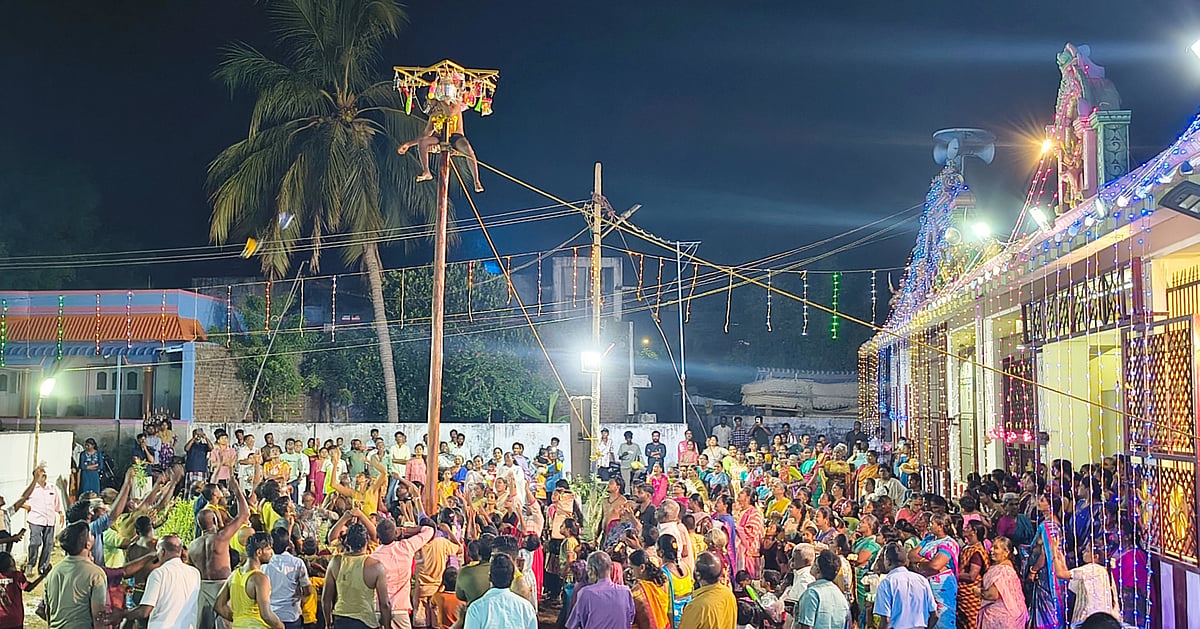 நெல்லை: குலவணிகர்புரம் கிருஷ்ண ஜெயந்தி விழா! ராதை - கிருஷ்ணா அலங்காரம்! வழுக்கு மரம் ஏறிய இளைஞர்கள்!