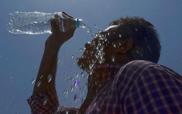 Heat Stroke: உயிரையும் பறிக்கும் வெயில்; குழந்தைகள் முதல் பெரியவர்கள் வரை பாதுகாப்பு டிப்ஸ்