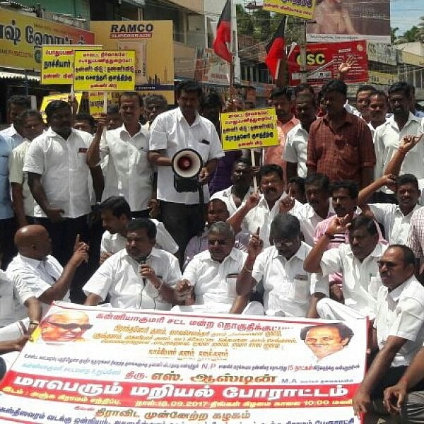 தண்ணீர் பிரச்னை: களத்தில் இறங்கிப் போராடிய தி.மு.க எம்.எல்.ஏ | Austin ...