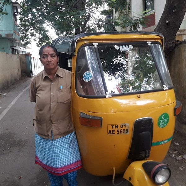 ''செருப்பில்லாம நடக்குற ஸ்கூல் குழந்தைகளை உடனே ஏத்திப்பேன்'' - ஆட்டோ ...