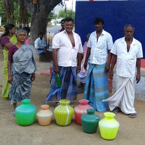 குடங்களுடன் ஆறு மைல் பயணம்.. ஆறு மாதம் காத்திருப்புக்குப் பிறகு வந்த ...