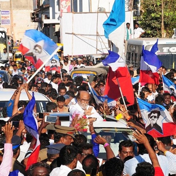 `மக்களின் எதிர்காலமே' - சாலையில் ரஜினியை வரவேற்ற பேனர்கள்! | Actor ...