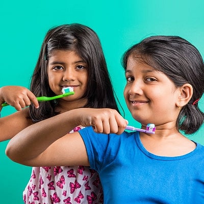 ஒரே பேஸ்ட் எல்லாருக்கும் சரியா? உங்கள் குழந்தைக்கு அது பாதுகாப்பா? - மருத்துவர் விளக்கம்