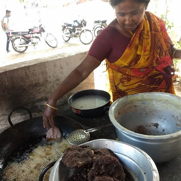 ஒன்லி எருமைப்பால் டீ, விறகு அடுப்பு... கடலை எண்ணெய்... அசத்தும் ...